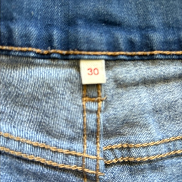 Levi’s women’s denim Jean shorts 90% cotton sz 30 preloved no flaws - Picture 4 of 6
